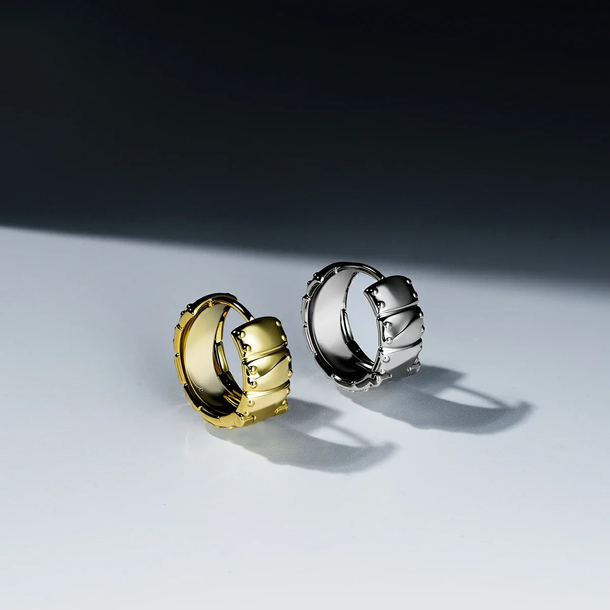 LAMINAR PLATE HOOP EARRINGS