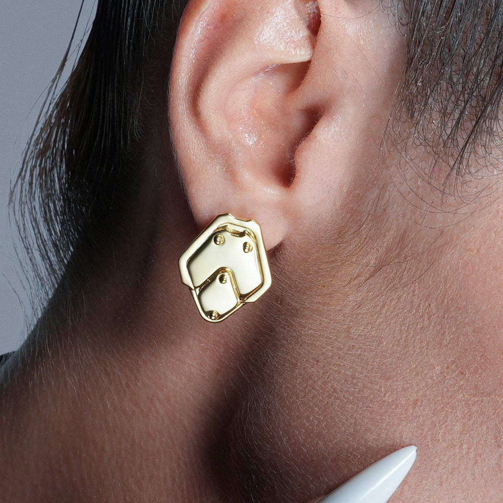 SHIELD PLATE STUD EARRINGS