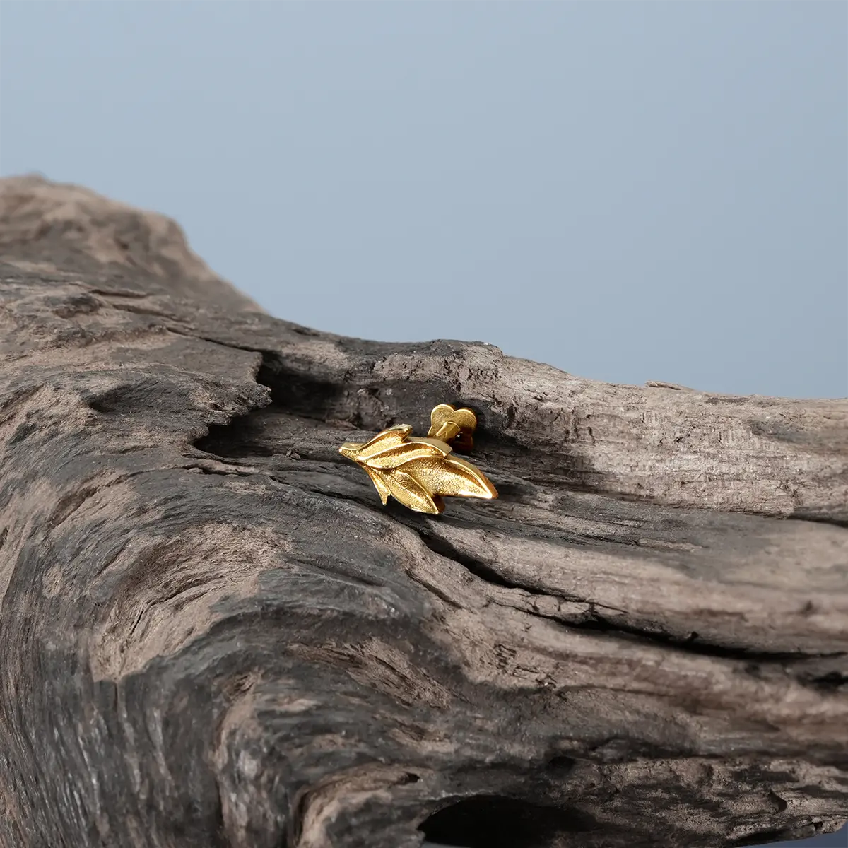 BRAMBLE LEAF FLATBACK STUD