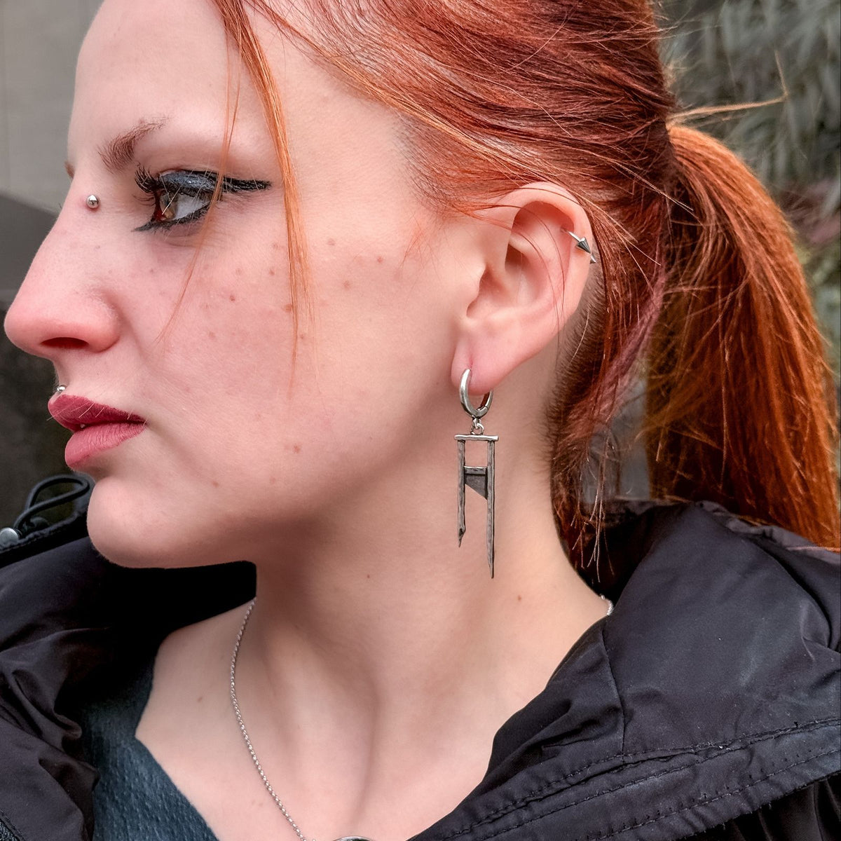 CHIC GUILLOTINE EARRINGS (925 SILVER)
