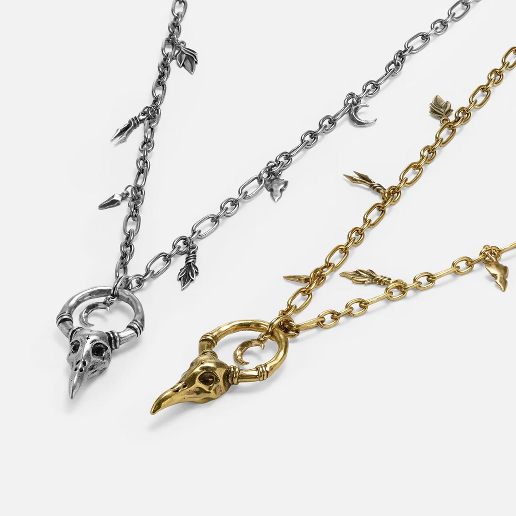 CROW WARD NECKLACE  (SILVER)