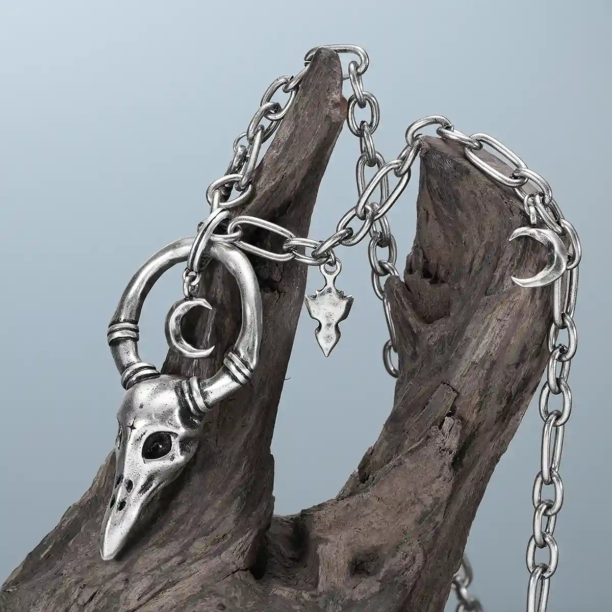 CROW WARD NECKLACE  (SILVER)