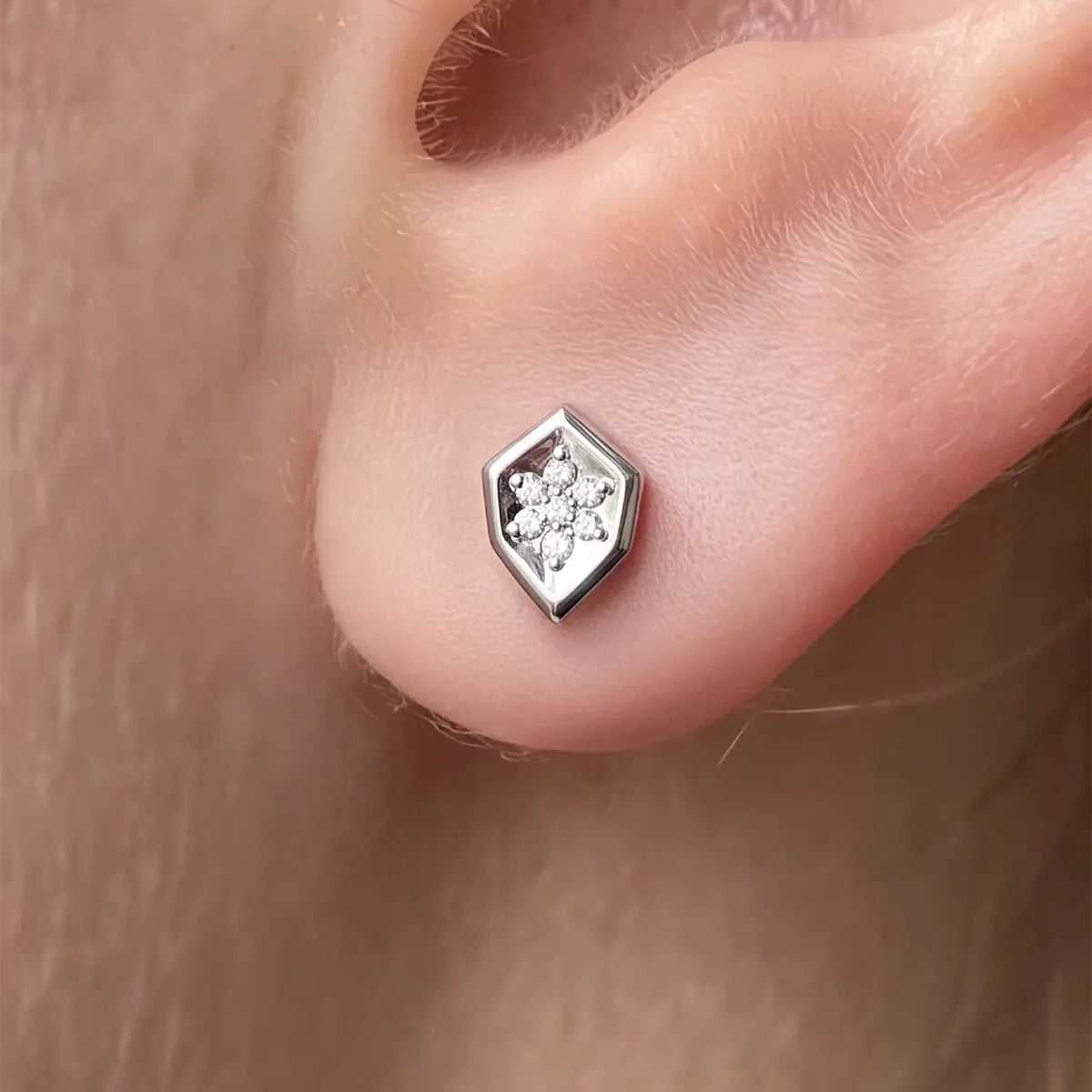 CRYSTAL SHIELD FLATBACK STUD