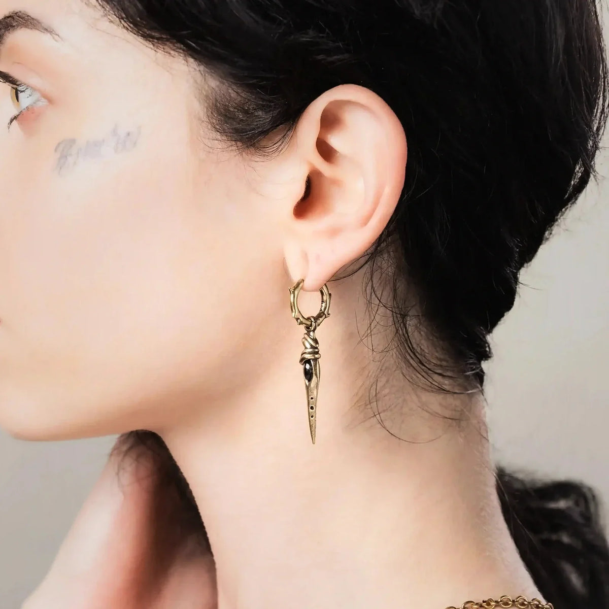 EYE DAGGER EARRINGS (SILVER-OBSIDIAN)