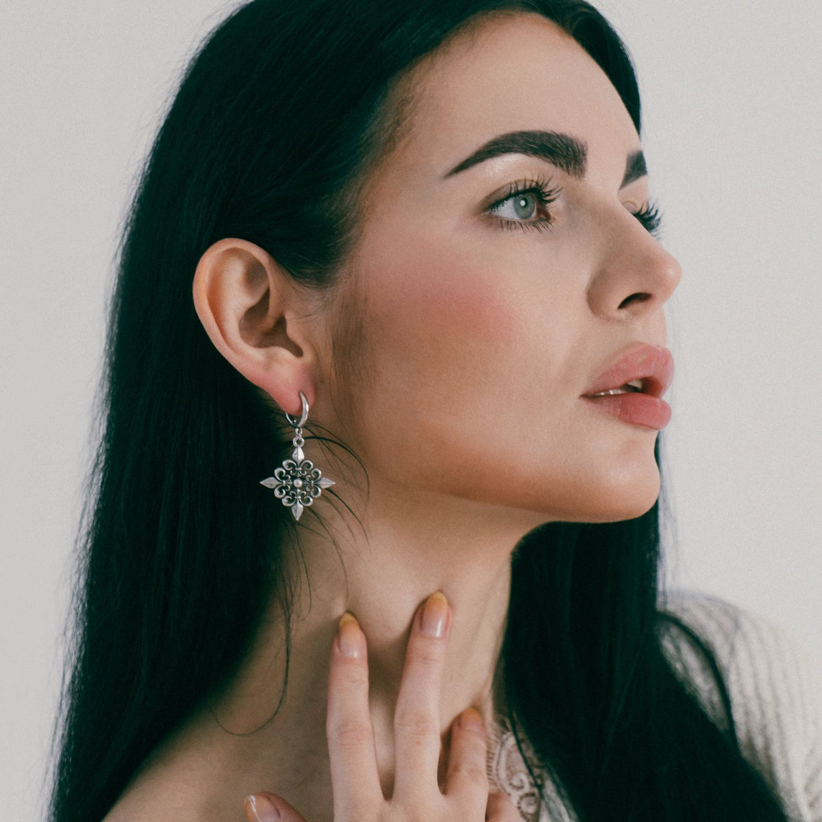 FLEUR-DE-LIS ELEGANCE EARRINGS (925 SILVER)