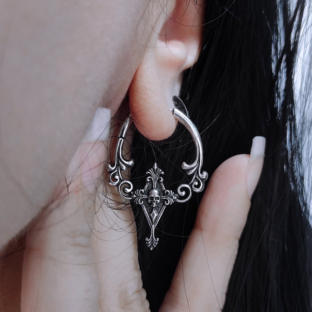 CLASSICAL PHANTASM EARRINGS