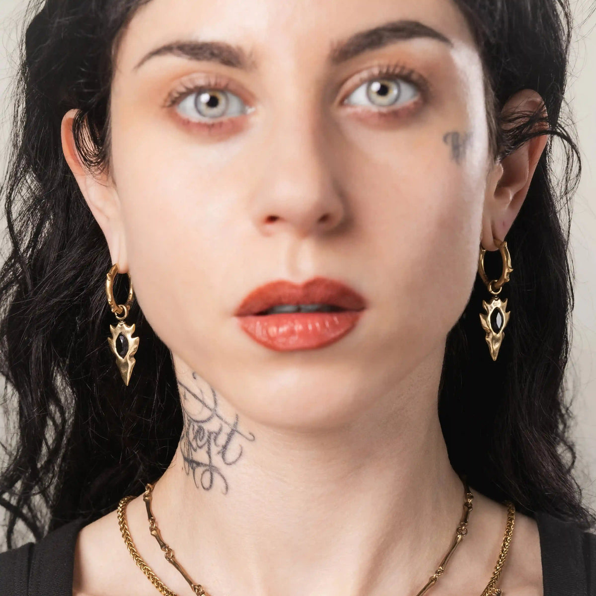 KNAPPED STONE EARRINGS (GOLD-OBSIDIAN)