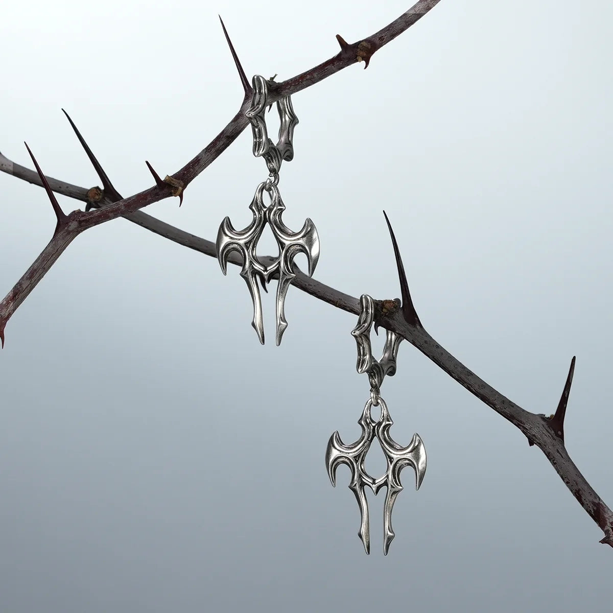 LONGINUS JUDGMENT TALON EARRINGS