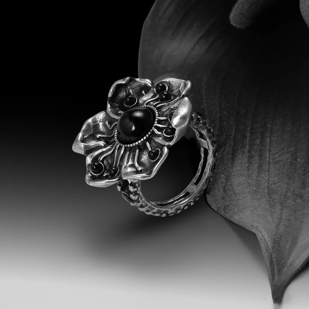 NOCTURNE BLOOM RING