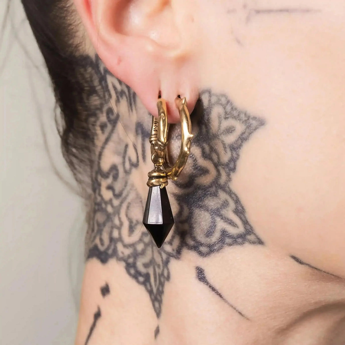 WRAPPED RELIC EARRINGS  (GOLD-OBSIDIAN)